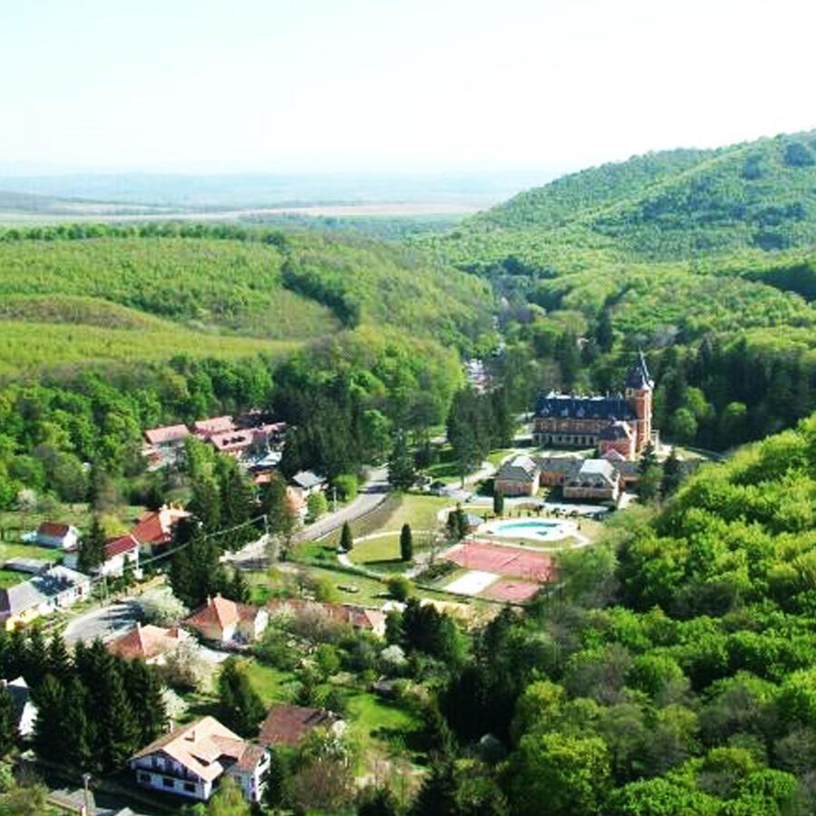 Отель Matra Wellness Vendeghaz Парадшашвар Экстерьер фото